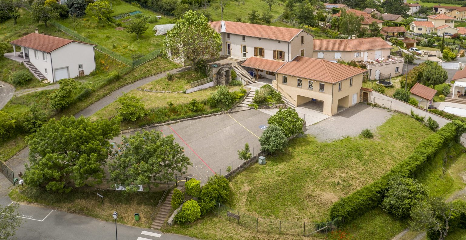 École Notre Dame Des Roches à Saint-Romain-de-Popey, Rhône